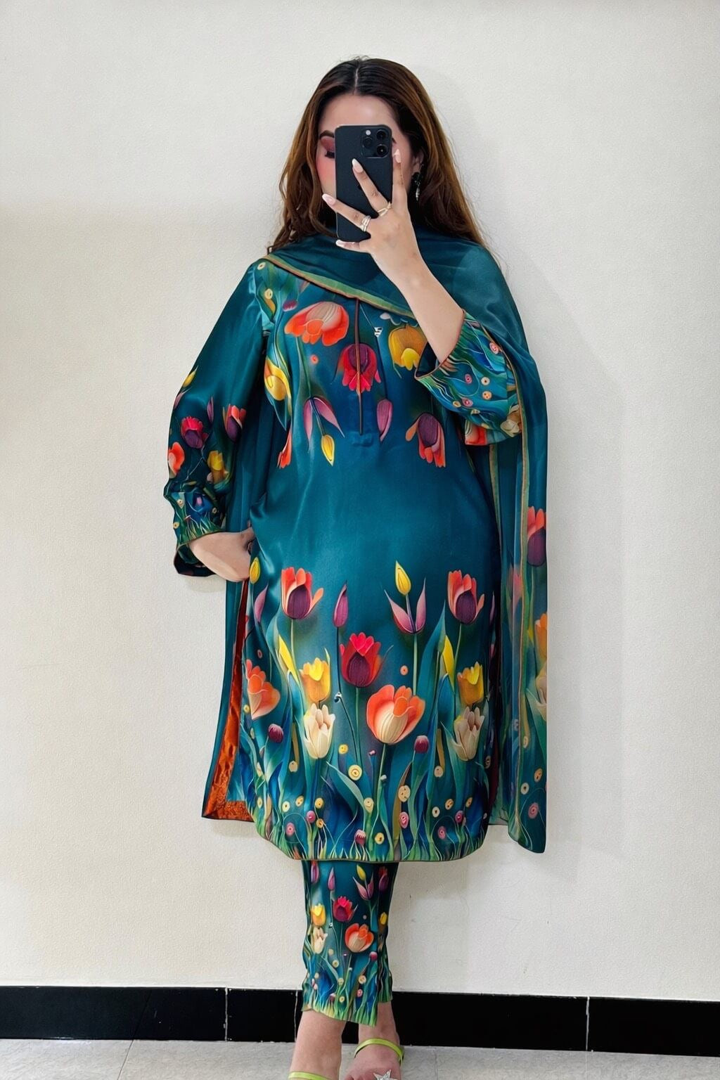 3 PIECE - SHAMOZE SILK FLORAL PRINT SUIT.